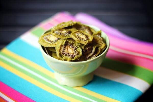 How to Dehydrate Kiwi 2 How to dehydrate kiwi- they taste like sour tummies, but they're healthy!