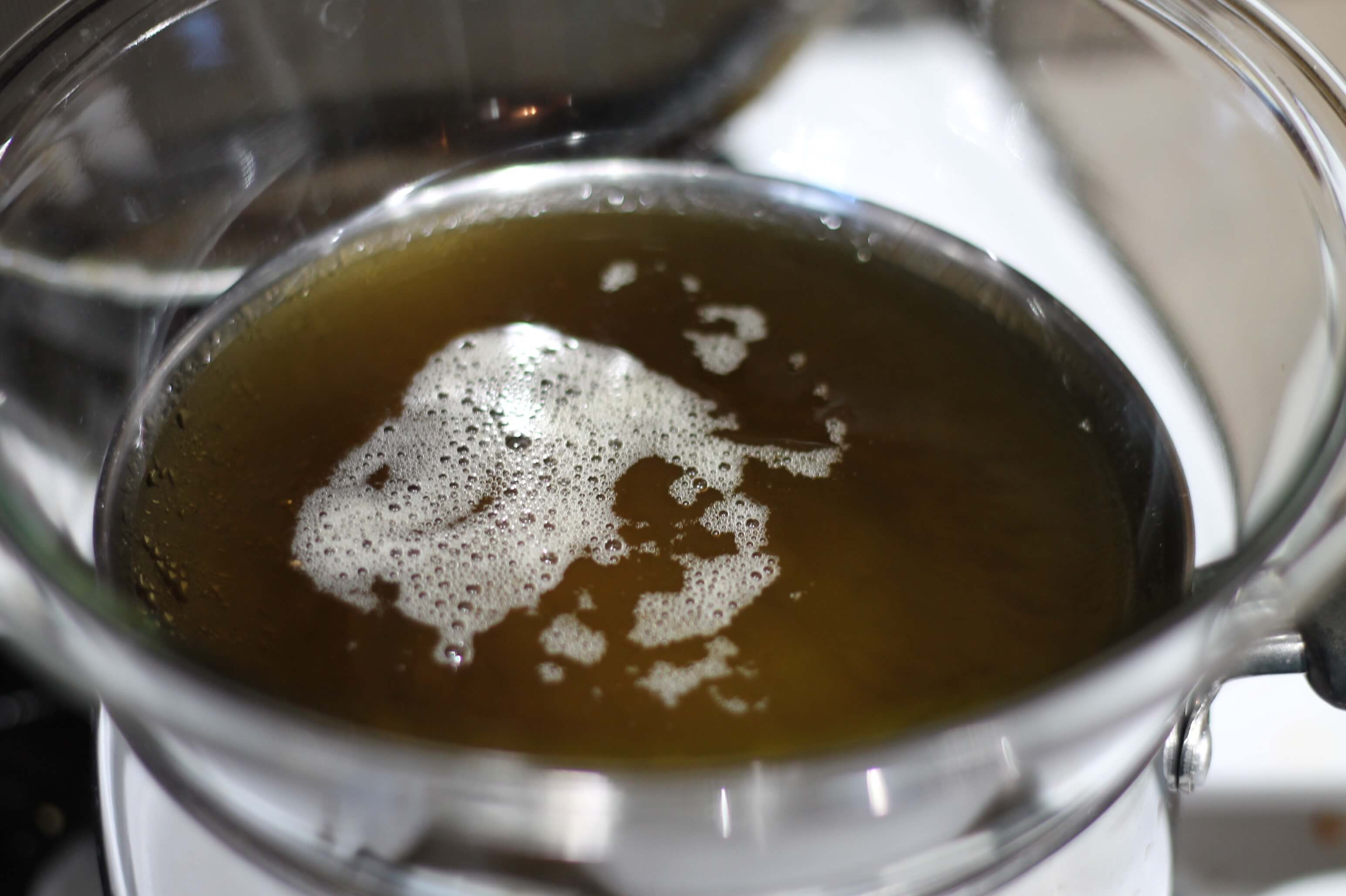 Homemade Heat Protectant with free printables! 4 Homemade heat protectant. Silicone free and safe for no-poo hair.