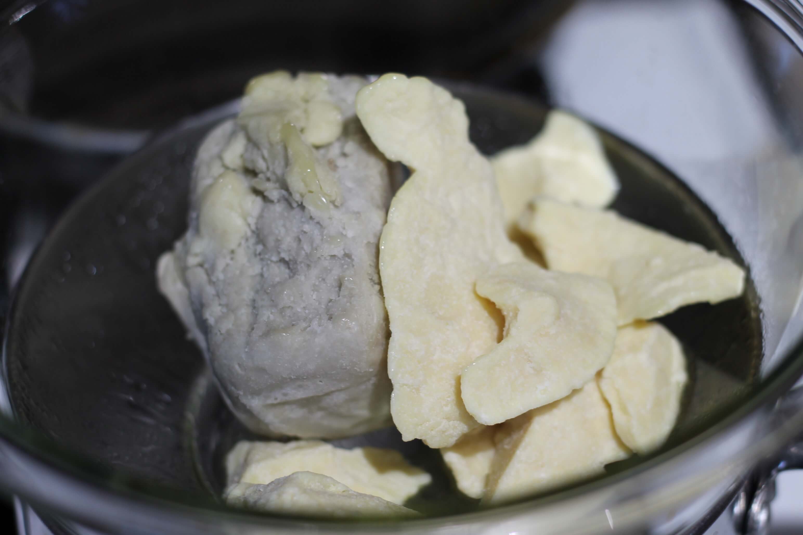 Homemade Heat Protectant with free printables! 3 Homemade heat protectant. Silicone free, safe for no-poo hair.