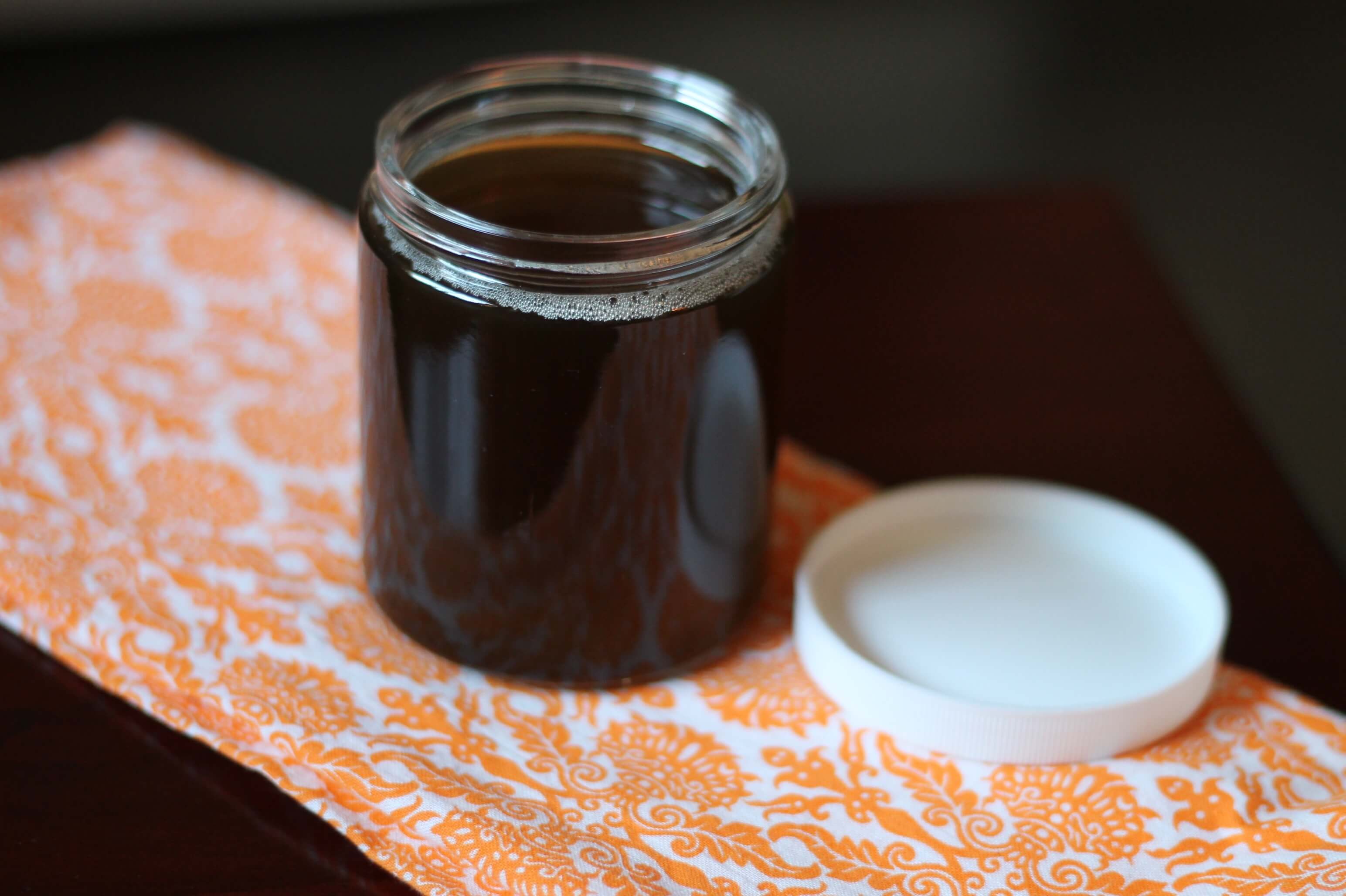 Homemade Heat Protectant with free printables! 5 Homemade heat protectant for hair. Silicone free and safe for no poo hair.